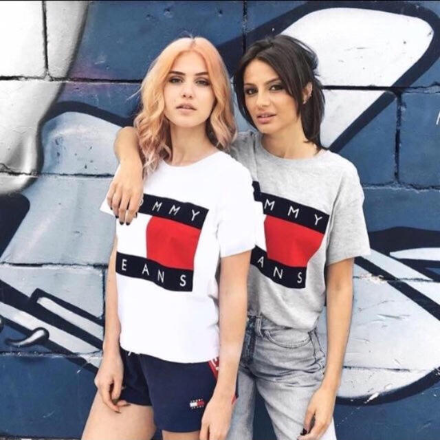 TOMMY HILFIGER(トミーヒルフィガー)のTOMMY HILFIGERTシャツ白 レディースのトップス(Tシャツ(半袖/袖なし))の商品写真