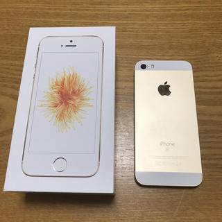アップル(Apple)のiPhoneSE 64GB au 【中古】(スマートフォン本体)