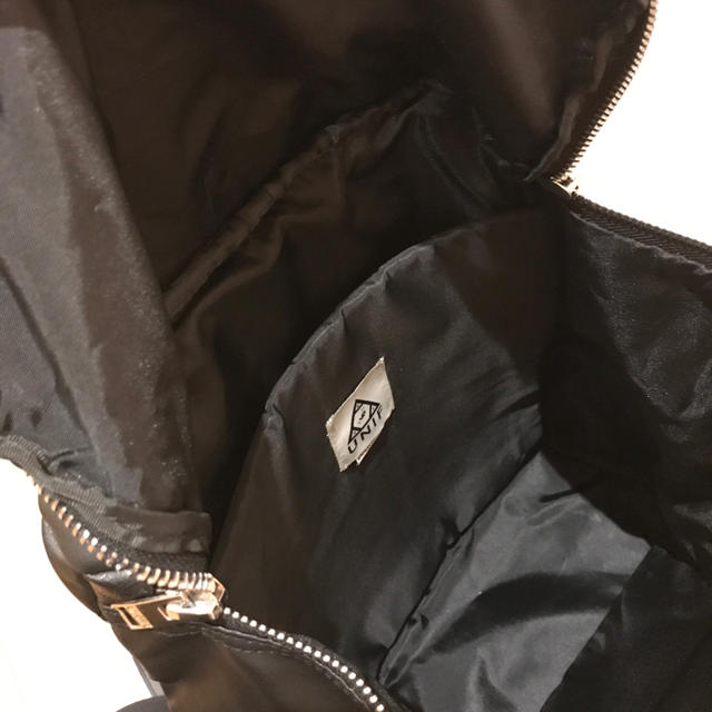 UNIF(ユニフ)のUNIF★INSIGNIA BACKPACK レディースのバッグ(リュック/バックパック)の商品写真