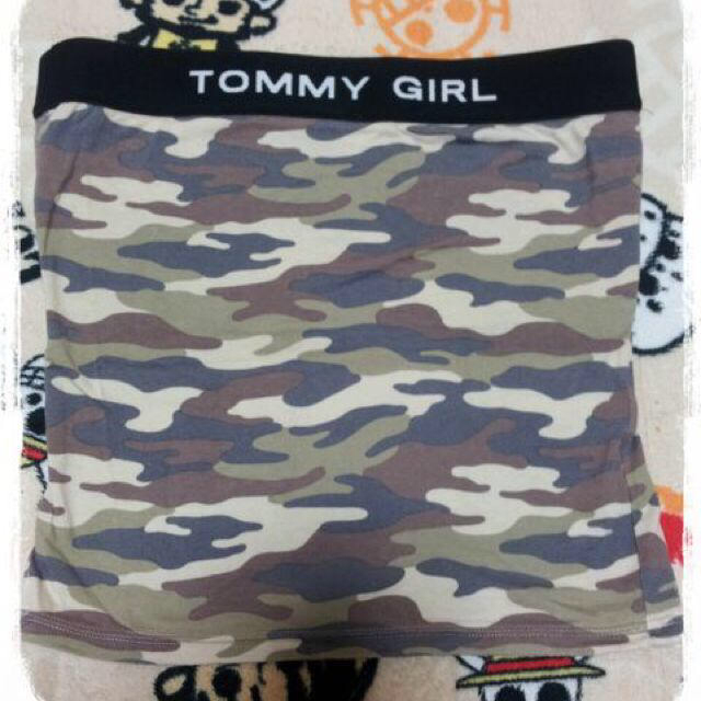 tommy girl(トミーガール)のTOMMY♡迷彩柄ロゴベアトップ レディースのトップス(ベアトップ/チューブトップ)の商品写真