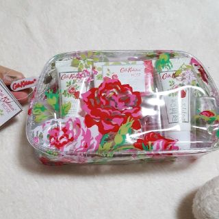 キャスキッドソン(Cath Kidston)の(引っ越しsale)ｷｬｽｷｯﾄﾞｿﾝ　ポーチ入りギフトバッグ(バスグッズ)