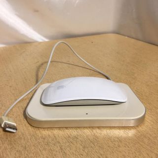 アップル(Apple)のapple magic mouseと充電器のセット(PC周辺機器)