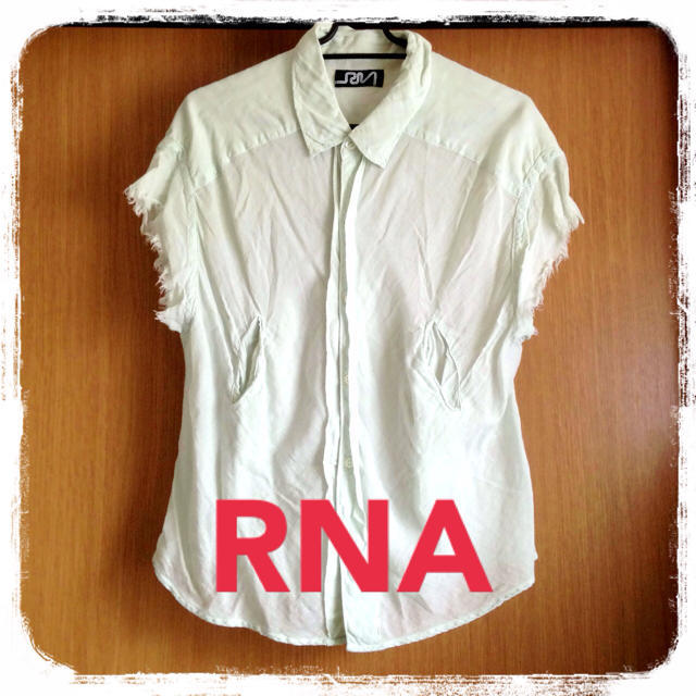 RNA(アールエヌエー)のRNA★ミントグリーンガーゼシャツ レディースのトップス(シャツ/ブラウス(半袖/袖なし))の商品写真