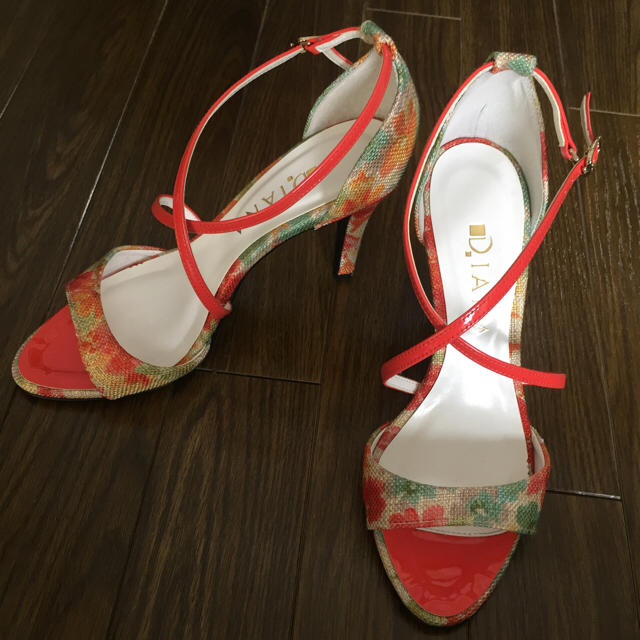 DIANA(ダイアナ)のDIANA 花柄ストラップサンダル レディースの靴/シューズ(サンダル)の商品写真