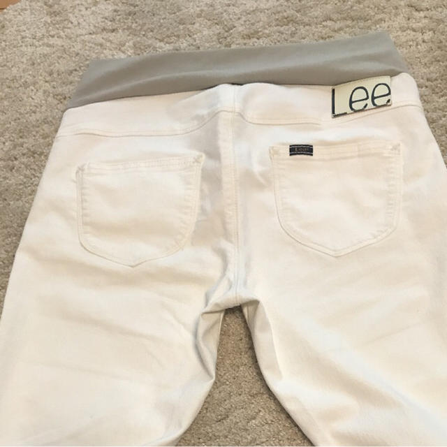 Lee(リー)の美品♡Lee♡マタニティスキニー白パンツ キッズ/ベビー/マタニティのマタニティ(マタニティボトムス)の商品写真