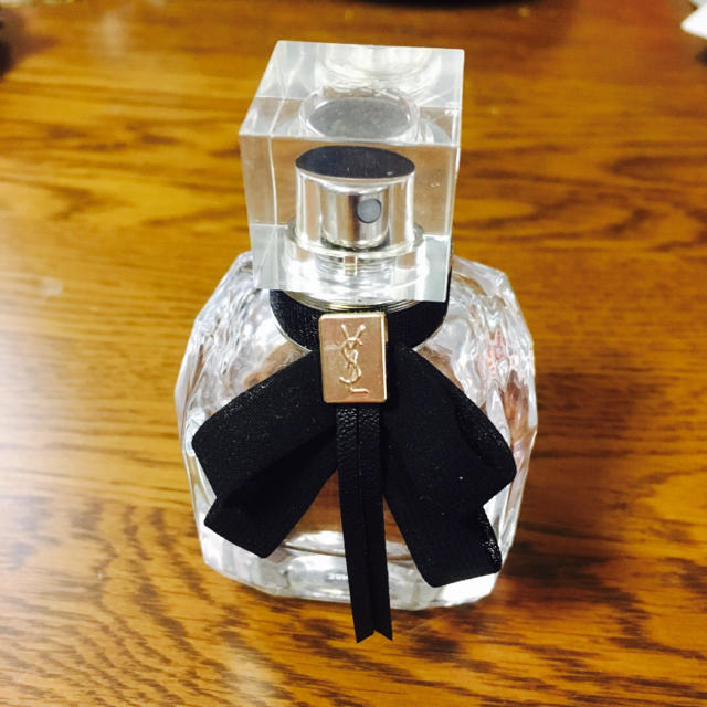 Yves Saint Laurent Beaute(イヴサンローランボーテ)の【専用】イヴ・サンローラン モンパリ 30ml コスメ/美容の香水(香水(女性用))の商品写真