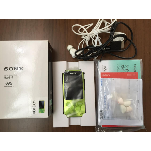 WALKMAN(ウォークマン)の【ほぼ新品・美品・送料込み】ウォークマン 8GB nw-s14 グリーン 緑 スマホ/家電/カメラのオーディオ機器(ポータブルプレーヤー)の商品写真