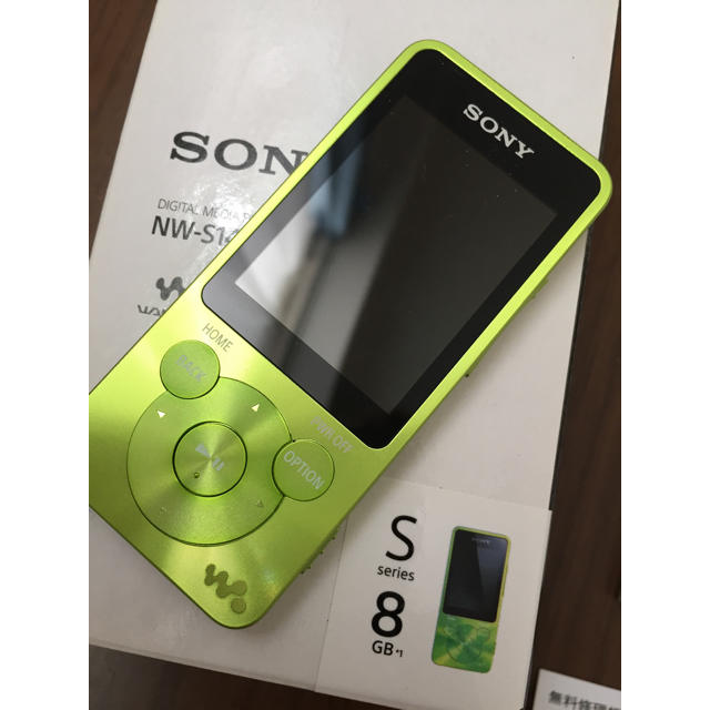 WALKMAN(ウォークマン)の【ほぼ新品・美品・送料込み】ウォークマン 8GB nw-s14 グリーン 緑 スマホ/家電/カメラのオーディオ機器(ポータブルプレーヤー)の商品写真