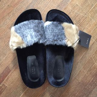 ザラ(ZARA)の新品✰zaraファーサンダル 36(サンダル)