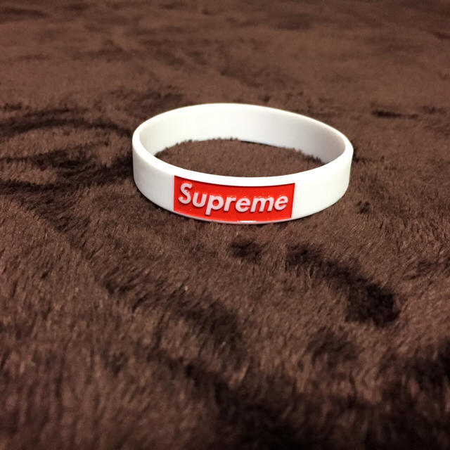 Supreme(シュプリーム)のsupremeシリコンバンド メンズのアクセサリー(ブレスレット)の商品写真