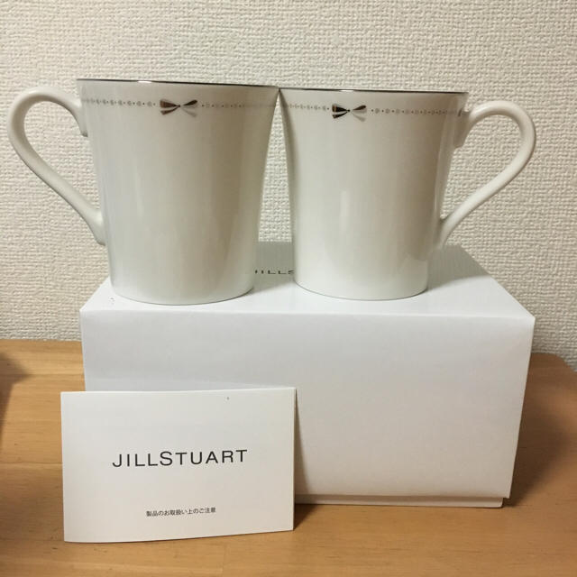 JILLSTUART(ジルスチュアート)の【新品】JILLSTUARTのペアマグカップ インテリア/住まい/日用品のキッチン/食器(グラス/カップ)の商品写真