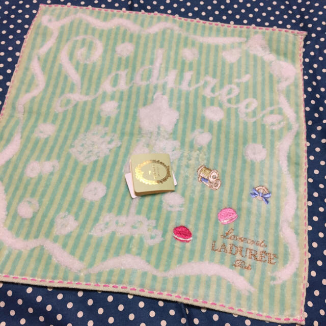 LADUREE(ラデュレ)の★ 訳あり ラデュレ タオルハンカチ ２枚 レディースのファッション小物(ハンカチ)の商品写真