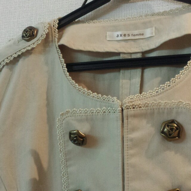 axes femme(アクシーズファム)のバラボタンジャケット レディースのジャケット/アウター(ノーカラージャケット)の商品写真