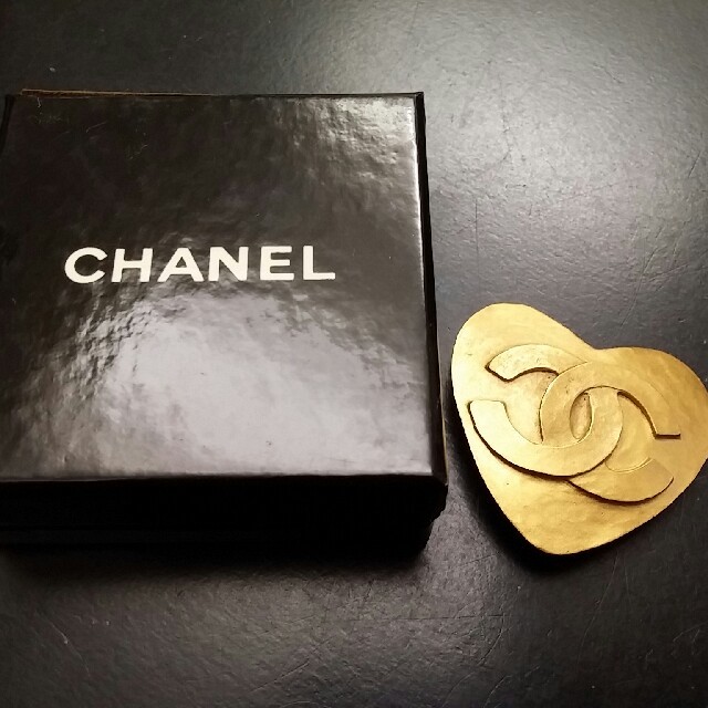 CHANEL(シャネル)のCHANEL　ヴィンテージブローチ　ハート レディースのアクセサリー(ブローチ/コサージュ)の商品写真