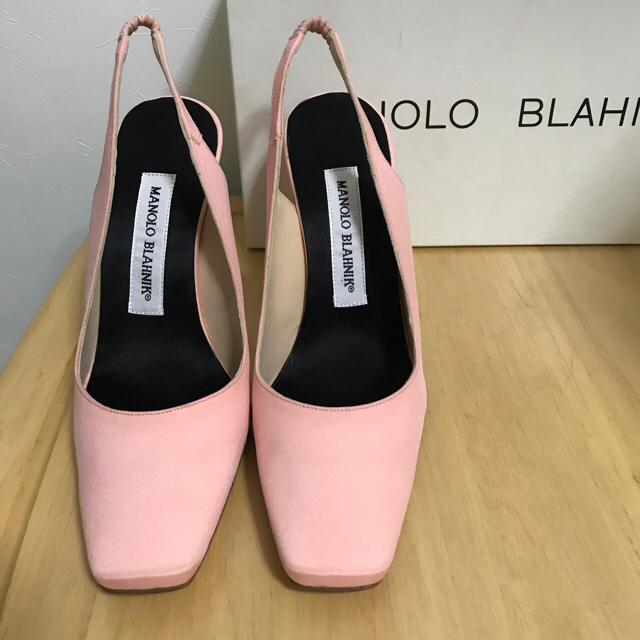 MANOLO BLAHNIK(マノロブラニク)のマノロブラニク ベビーピンク スリングバックパンプス レディースの靴/シューズ(ハイヒール/パンプス)の商品写真