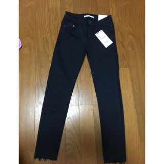 ザラ(ZARA)のZARA カットオフスキニーパンツ ネイビー タグ付き新品(スキニーパンツ)