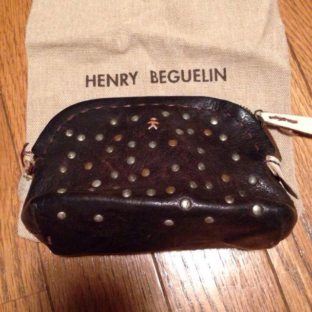 HENRY BEGUELIN(エンリーべグリン)のエンリベグリンポーチ パンチング両面 レディースのファッション小物(ポーチ)の商品写真