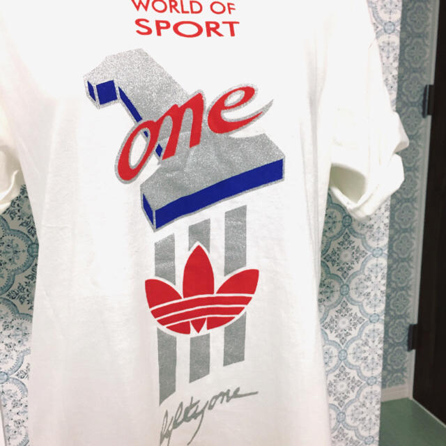 【美品】シルバーラメadidasデザインTシャツ レディースのトップス(Tシャツ(半袖/袖なし))の商品写真