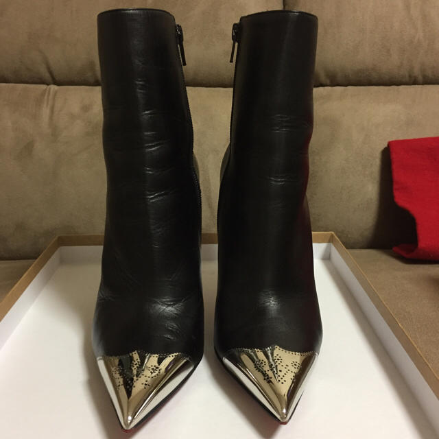 Christian Louboutin(クリスチャンルブタン)のルブタン ローラ愛用 ショートブーツ ハイヒール37 38 24 25 レディースの靴/シューズ(ブーツ)の商品写真