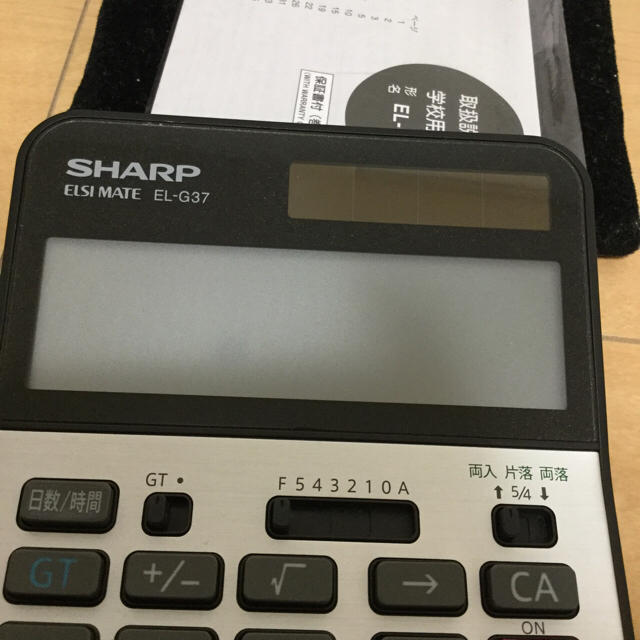 SHARP(シャープ)の学校用 電卓 SHARP EL-G37 インテリア/住まい/日用品のオフィス用品(オフィス用品一般)の商品写真