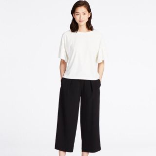 ユニクロ(UNIQLO)のドレープワイドアンクルパンツ(クロップドパンツ)