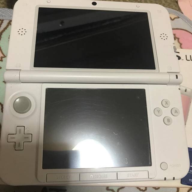 ニンテンドー3DS(ニンテンドー3DS)のかってぃら様 専用 3DS LL本体 ピンク SDカード モンハンソフト三枚付き エンタメ/ホビーのゲームソフト/ゲーム機本体(家庭用ゲーム機本体)の商品写真