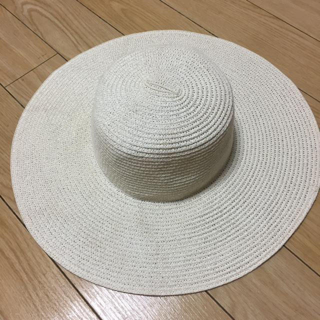 まりちゃん様専用★つば広帽子 ベージュ レディースの帽子(麦わら帽子/ストローハット)の商品写真