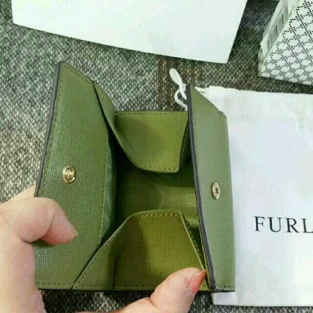 Furla(フルラ)の[♡なっちゃん様専用♡] 2017年秋冬新色 バビロン ３つ折り 財布 グリーン レディースのファッション小物(財布)の商品写真