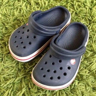 クロックス(crocs)のキッズ  クロックス サンダル(その他)