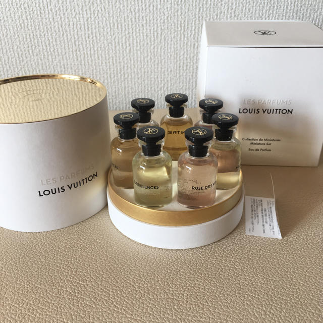 LOUIS VUITTON(ルイヴィトン)の限界再値下げ ルイヴィトン 香水セット 未使用 ７本 コスメ/美容の香水(ユニセックス)の商品写真