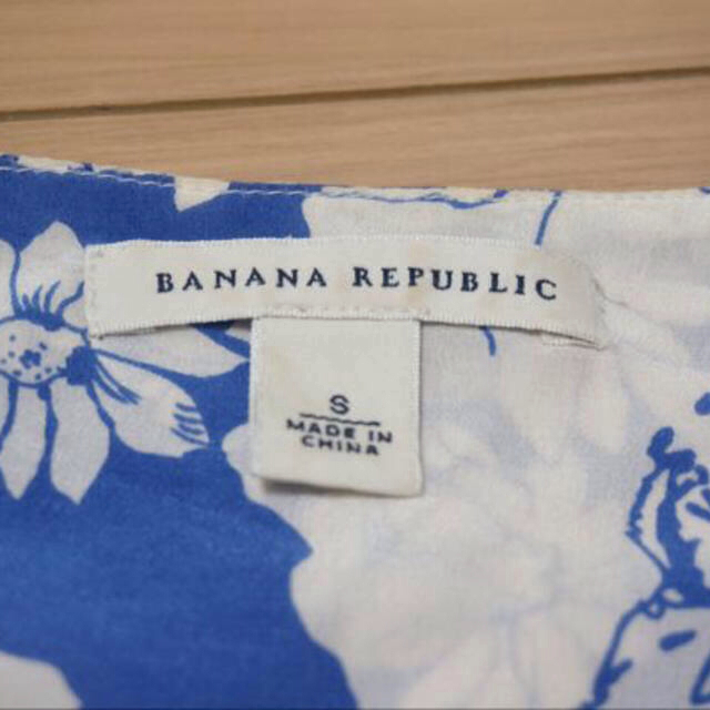 Banana Republic(バナナリパブリック)のバナリパ 花柄 巻ブラウス レディースのトップス(シャツ/ブラウス(半袖/袖なし))の商品写真