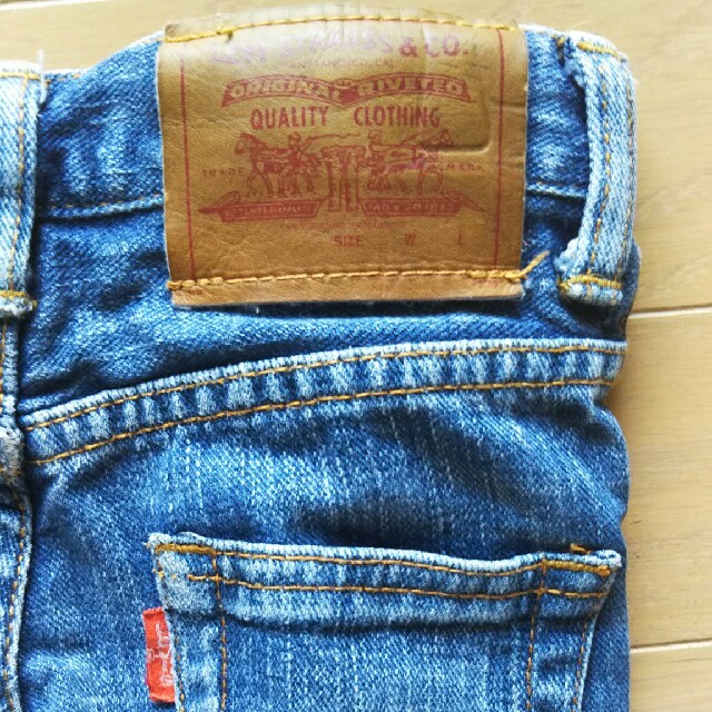 Levi's(リーバイス)のリーバイスジーパン110サイズ キッズ/ベビー/マタニティのキッズ服男の子用(90cm~)(パンツ/スパッツ)の商品写真