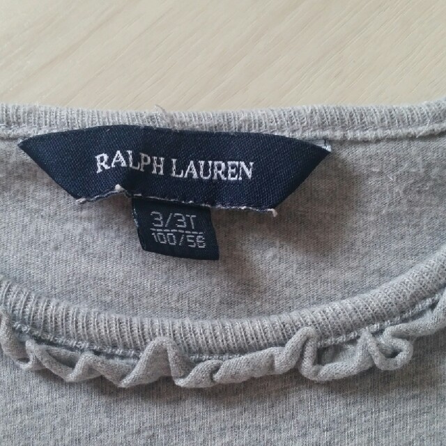 Ralph Lauren(ラルフローレン)のラルフローレン女の子3T(100cm)グレーフリルTシャツ キッズ/ベビー/マタニティのキッズ服男の子用(90cm~)(Tシャツ/カットソー)の商品写真