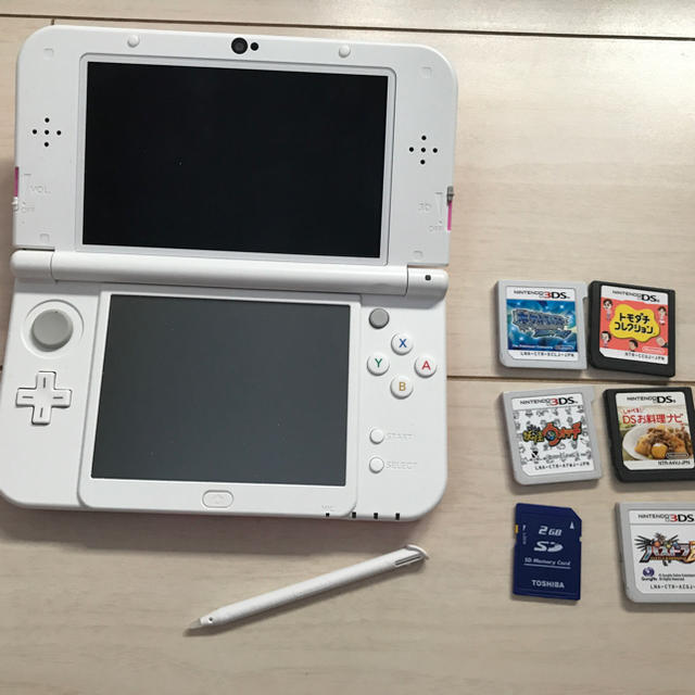 任天堂(ニンテンドウ)の新品 NEW ３DS LL ピンク 本体 エンタメ/ホビーのゲームソフト/ゲーム機本体(携帯用ゲーム機本体)の商品写真