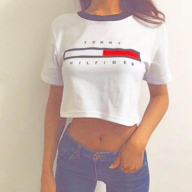 TOMMY HILFIGER(トミーヒルフィガー)のTOMMY ショート丈 Tシャツ レディースのトップス(Tシャツ(半袖/袖なし))の商品写真