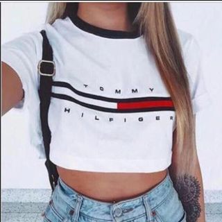 トミーヒルフィガー(TOMMY HILFIGER)のTOMMY ショート丈 Tシャツ(Tシャツ(半袖/袖なし))