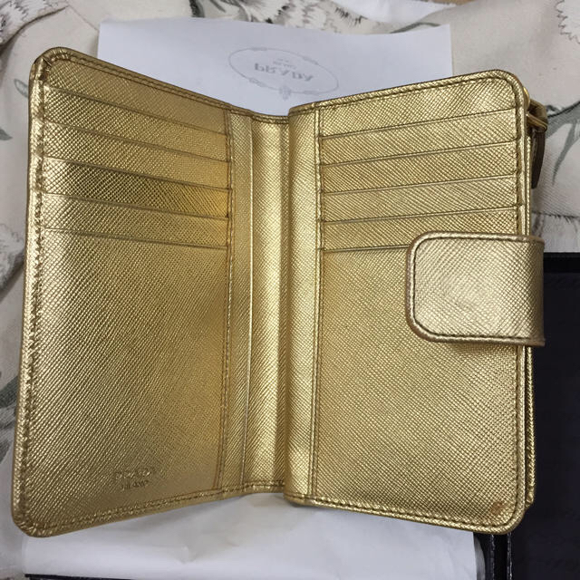 PRADA(プラダ)のPRADA プラダ ゴールド 折財布 ウォレット レディースのファッション小物(財布)の商品写真