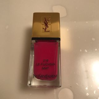 イヴサンローランボーテ(Yves Saint Laurent Beaute)のイヴサンローラン ララックチュール マット 219 LE FUCHSIA MAT(マニキュア)