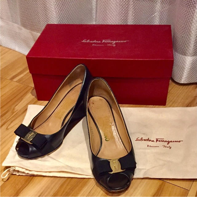 Salvatore Ferragamo(サルヴァトーレフェラガモ)のフェラガモ♡リボン♡パンプス レディースの靴/シューズ(ハイヒール/パンプス)の商品写真