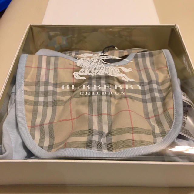 BURBERRY(バーバリー)の【新品未使用】バーバリー Burberry ベビーギフトセット ボーイズ キッズ/ベビー/マタニティのベビー服(~85cm)(ロンパース)の商品写真