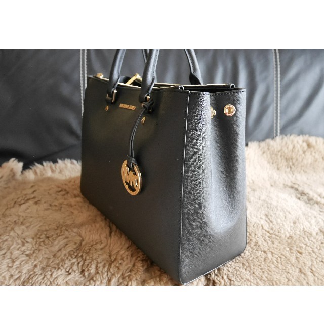 Michael Kors(マイケルコース)の<あずきちゃん様>超美品 MICHEAL KORS 2wayバッグ  黒  レディースのバッグ(ハンドバッグ)の商品写真