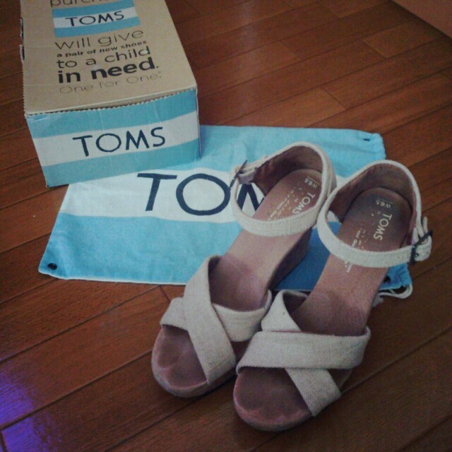 BEAMS(ビームス)のTOMS♡ナチュラル レディースの靴/シューズ(サンダル)の商品写真