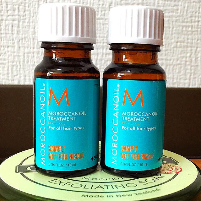 Moroccan oil(モロッカンオイル)のモロッカンオイル＊10ml×2本セットです( ^ω^ ) コスメ/美容のヘアケア/スタイリング(ヘアケア)の商品写真