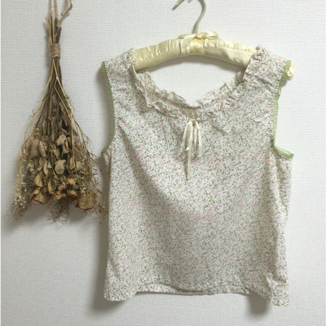 Lochie(ロキエ)のvintage 花柄ノースリーブブラウス レディースのトップス(シャツ/ブラウス(半袖/袖なし))の商品写真