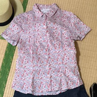 エイチアンドエム(H&M)のＨ&M 小花柄 ブラウス(シャツ/ブラウス(半袖/袖なし))