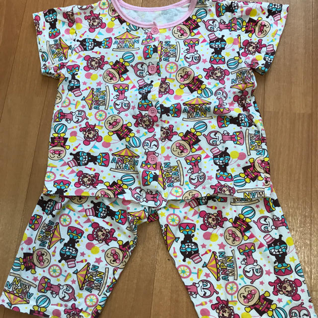 しまむら(シマムラ)のアンパンまんパジャマ100 キッズ/ベビー/マタニティのキッズ服女の子用(90cm~)(パジャマ)の商品写真