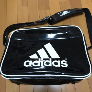 アディダス(adidas)のadidasのエナメルバッグ(ショルダーバッグ)