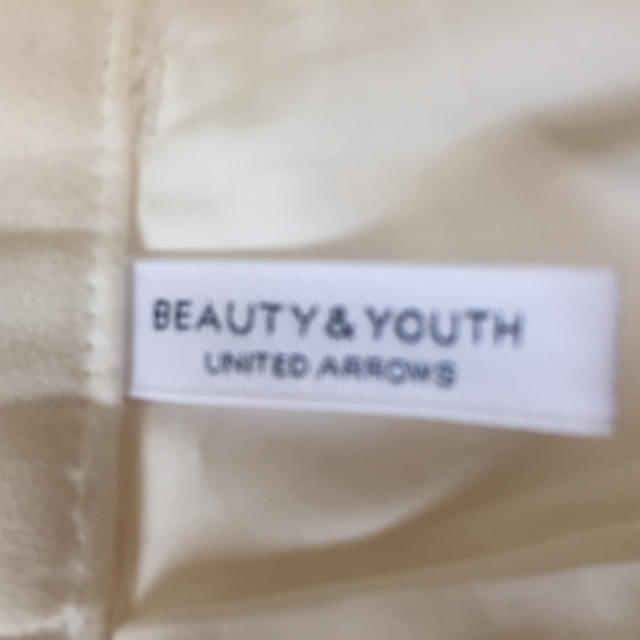 BEAUTY&YOUTH UNITED ARROWS(ビューティアンドユースユナイテッドアローズ)の【美品】UNITED ARROWS 白ガウチョパンツ レディースのパンツ(カジュアルパンツ)の商品写真