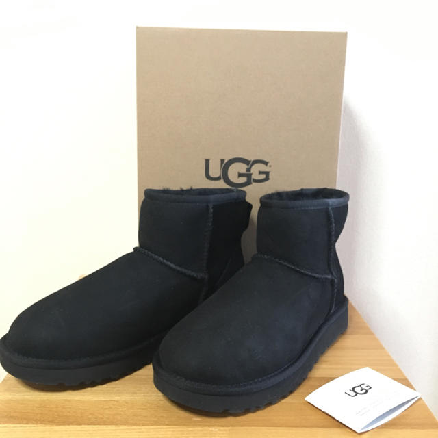 ブーツ新品‼️‼️ugg クラシックミニ