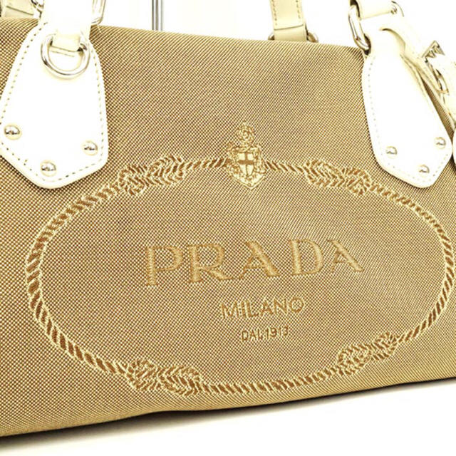 PRADA(プラダ)のなお様専用  9/13まで プラダ ショルダーバッグ 美品 ロゴジャガード  レディースのバッグ(ショルダーバッグ)の商品写真